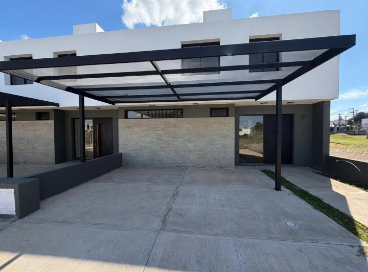Casa · 151m² · 3 Ambientes · 2 Cocheras