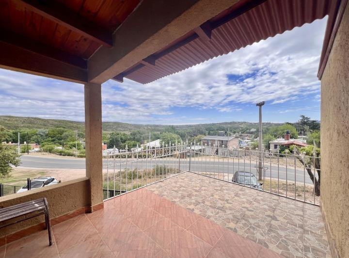 Casa · 194m² · 5 Dormitorios · 3 Cocheras