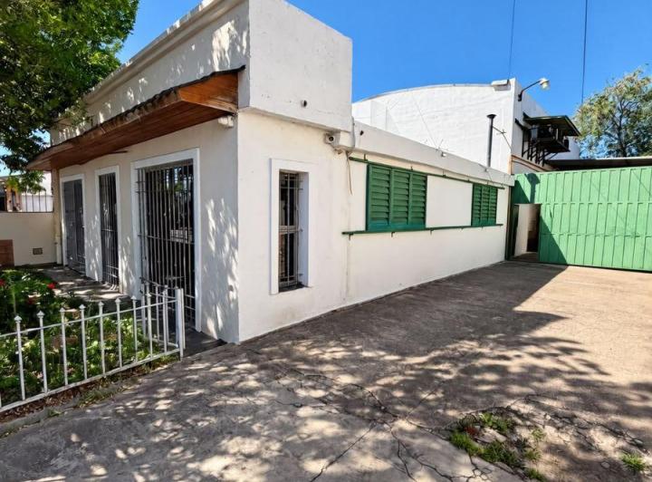 Casa · 99m² · 6 Ambientes · 2 Cocheras