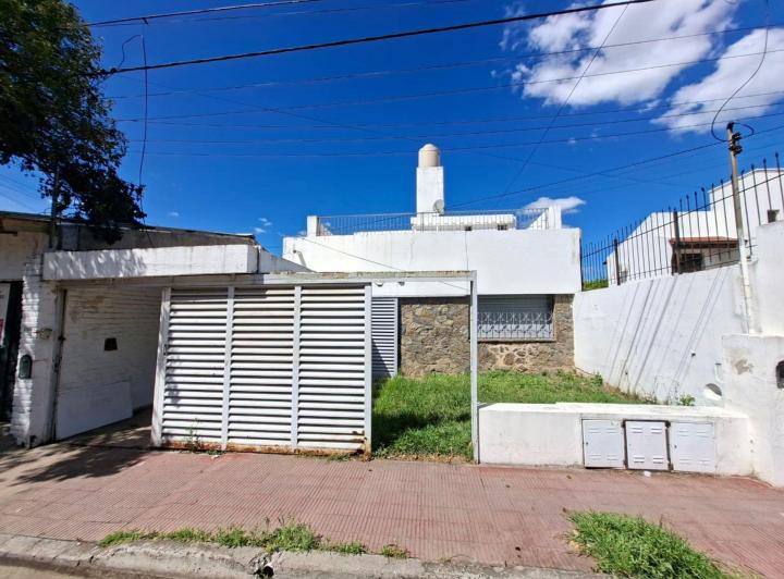 Casa · 250m² · 12 Ambientes · 1 Cochera