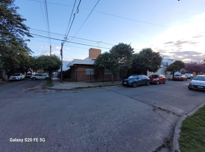 Casa · 290m² · 7 Ambientes · 1 Cochera