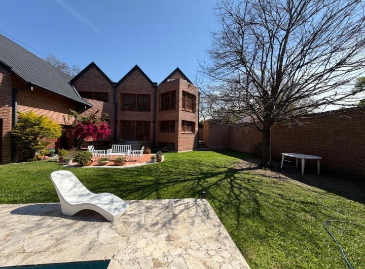 Casa · 545m² · 6 Ambientes · 3 Cocheras