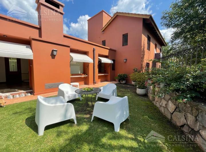 Casa · 495m² · 10 Ambientes · 2 Cocheras