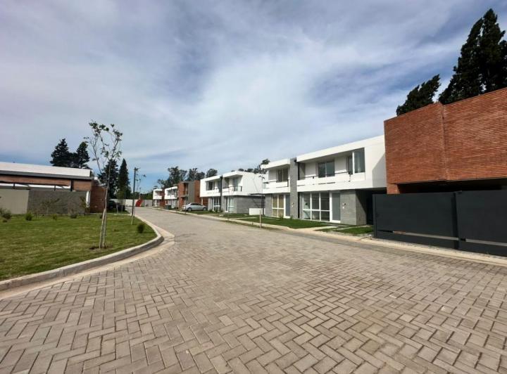 Casa · 129m² · 1 Ambiente · 1 Cochera