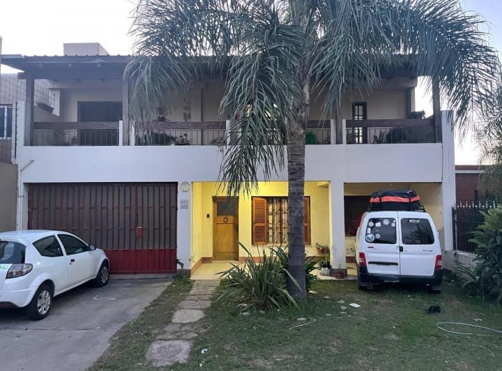Casa · 302m² · 9 Ambientes · 2 Cocheras