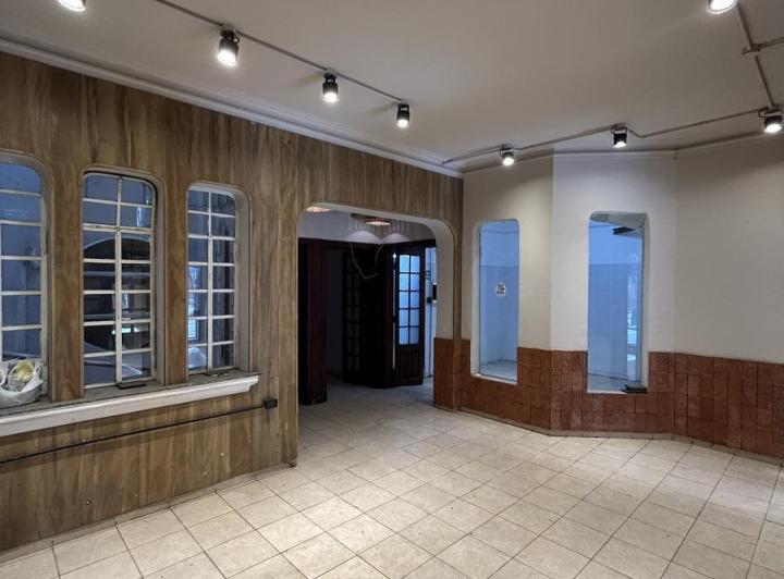 Local comercial · 240m²