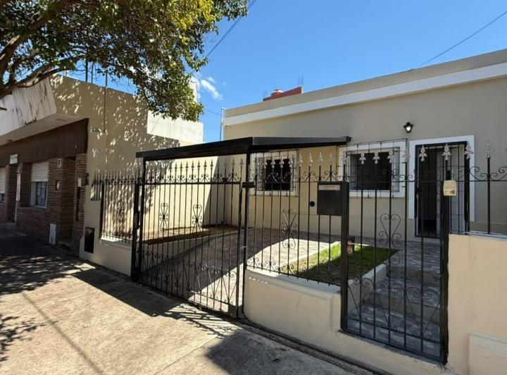 Casa · 90m² · 4 Ambientes · 1 Cochera