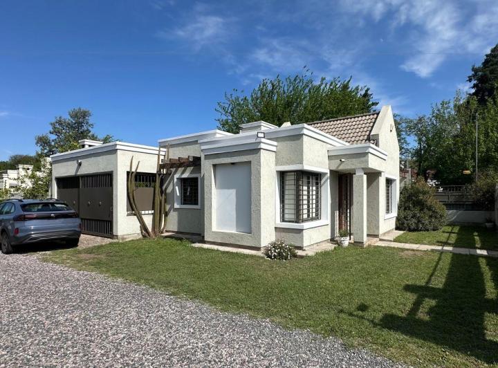 Casa · 270m² · 5 Ambientes · 2 Cocheras