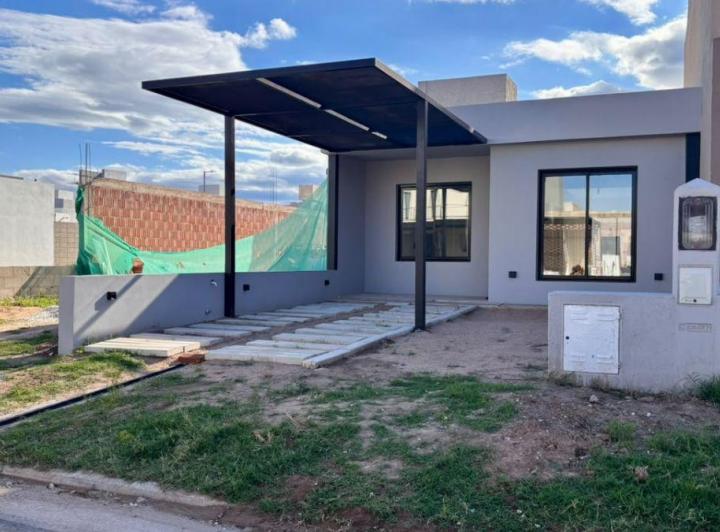 Casa · 91m² · 4 Ambientes · 1 Cochera