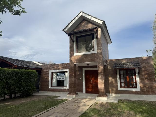 Casa · 250m² · 3 Dormitorios · 2 Cocheras
