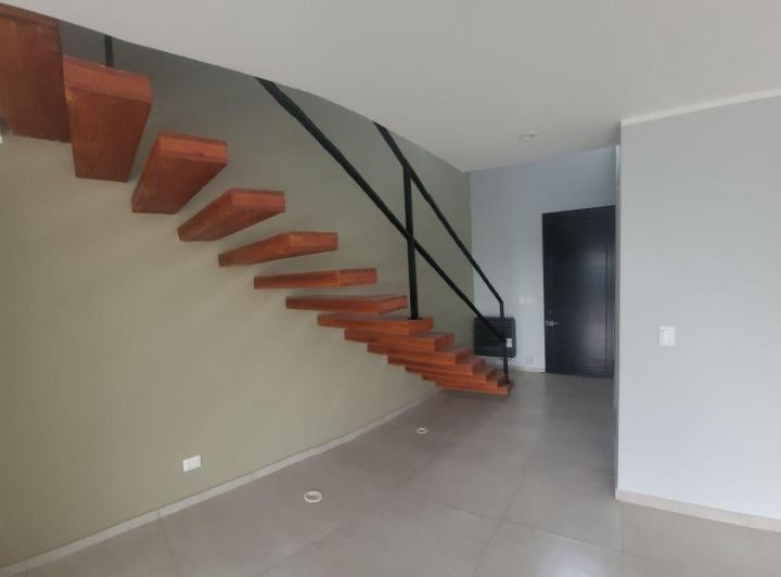 Casa · 150m² · 7 Ambientes · 2 Cocheras