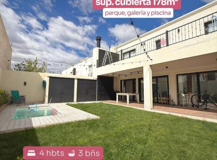 Casa · 178m² · 4 Dormitorios · 2 Cocheras