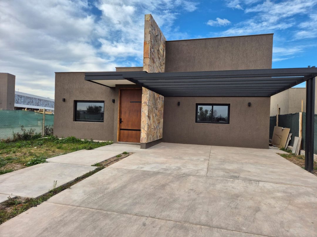 REMAX VENDIMIA VENDE CASA EN LUJAN DE CUYO