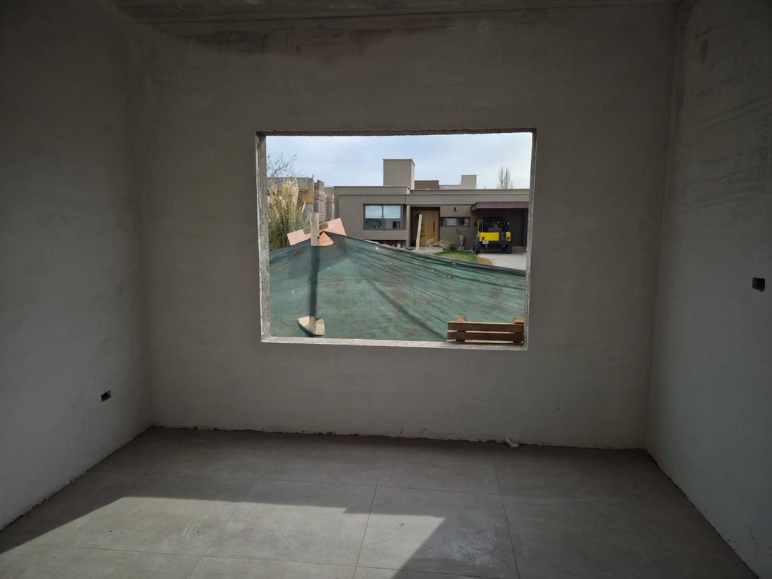 CASA EN CONSTRUCCION EN AYRES DE MALBEC. PRIVADO.