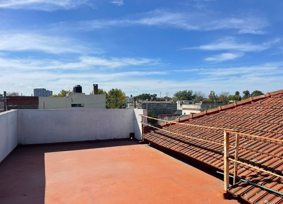 VENTA PH CON TERRAZA Y BALCÓN EN AVELLANEDA