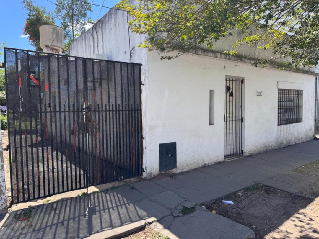 VENTA CASA A RECICLAR  OPORTUNIDAD PILAR  CTRO.