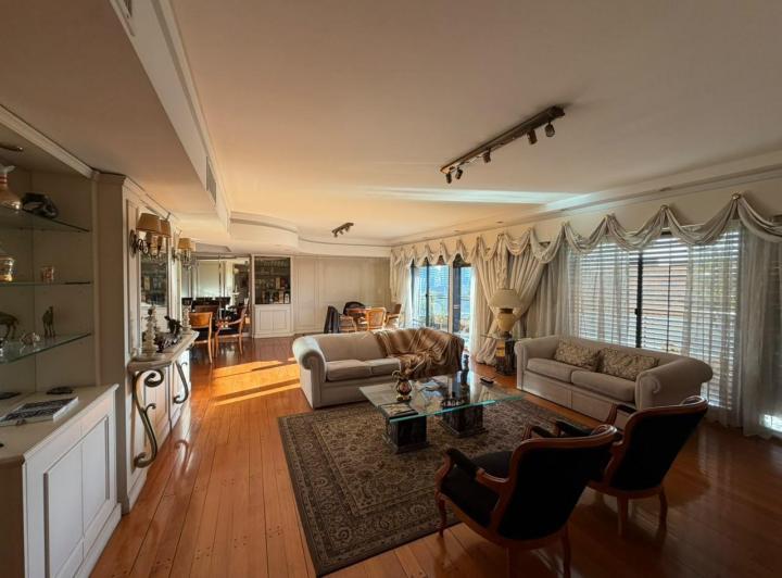 Departamento · 217m² · 5 Ambientes · 2 Cocheras
