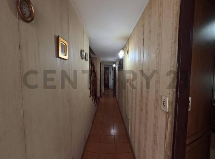Casa · 230m² · 4 Ambientes · 1 Cochera