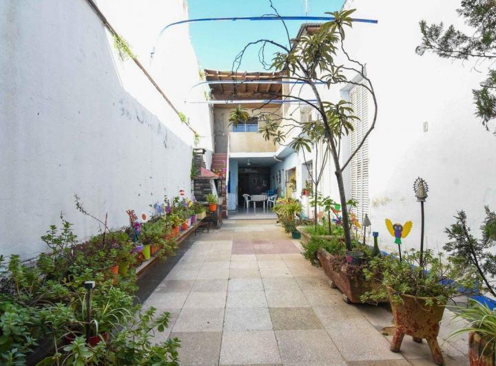 Casa · 300m² · 5 Ambientes · 1 Cochera