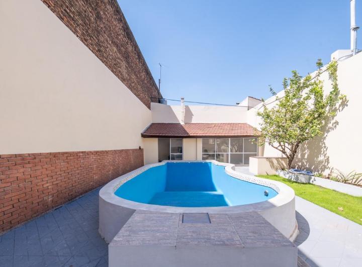 Casa · 195m² · 6 Ambientes · 3 Cocheras