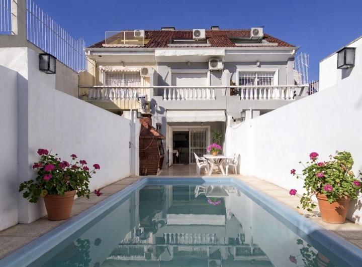 Casa · 144m² · 5 Ambientes · 3 Cocheras