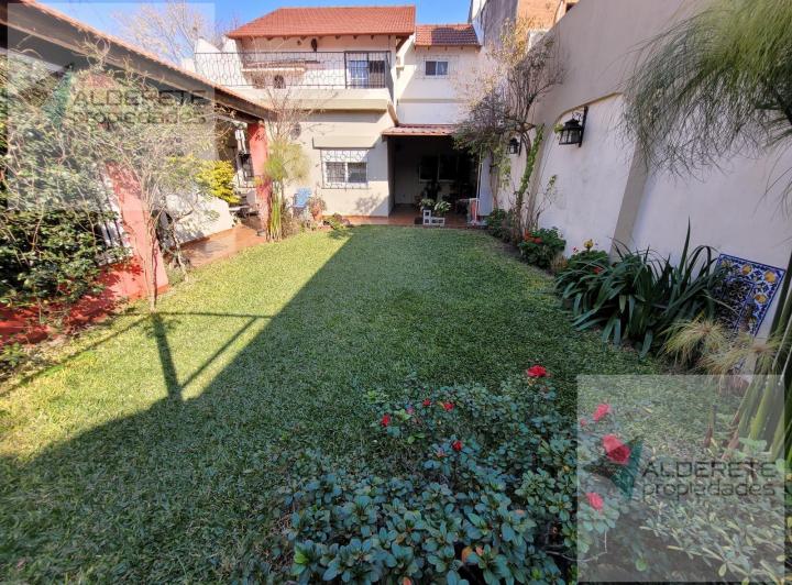 Casa · 260m² · 5 Ambientes · 1 Cochera