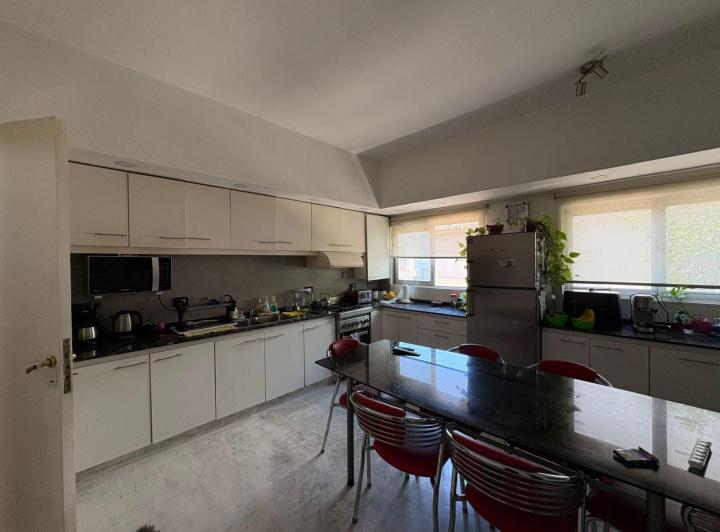 Casa · 240m² · 5 Ambientes · 1 Cochera