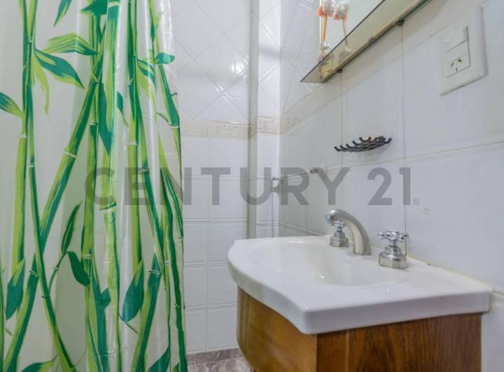 Casa · 180m² · 6 Ambientes · 1 Cochera