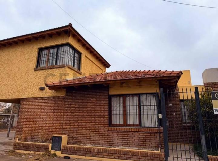 Casa · 200m² · 3 Dormitorios · 2 Cocheras