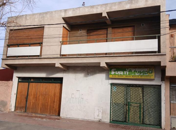 Casa · 360m² · 6 Ambientes · 1 Cochera