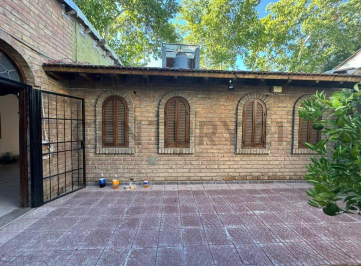 Casa · 80m² · 5 Ambientes · 2 Cocheras