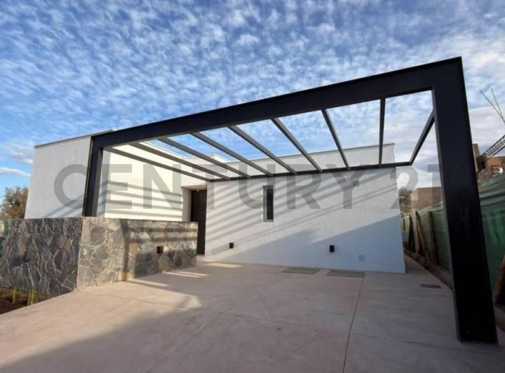 Casa · 122m² · 4 Ambientes · 2 Cocheras