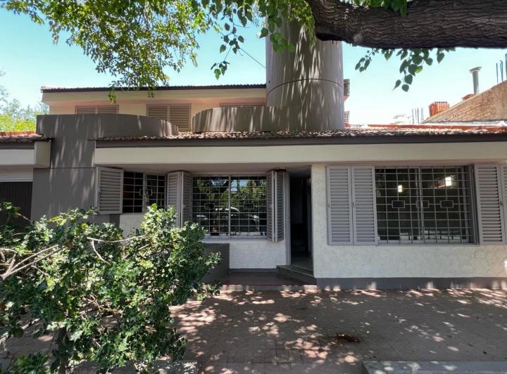 Casa · 149m² · 6 Ambientes · 1 Cochera