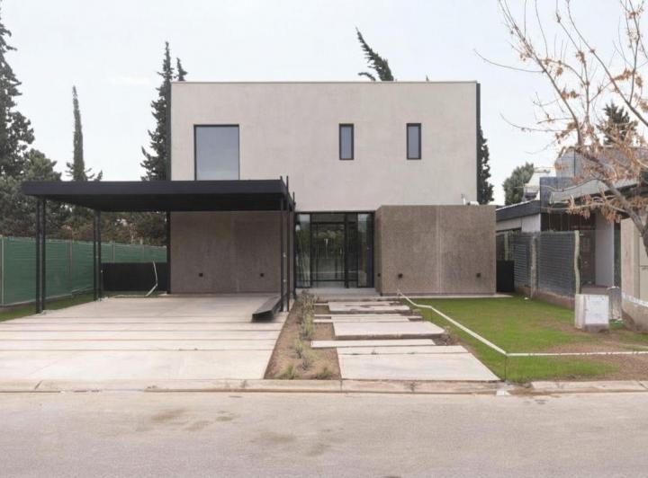 Casa · 215m² · 7 Ambientes · 1 Cochera