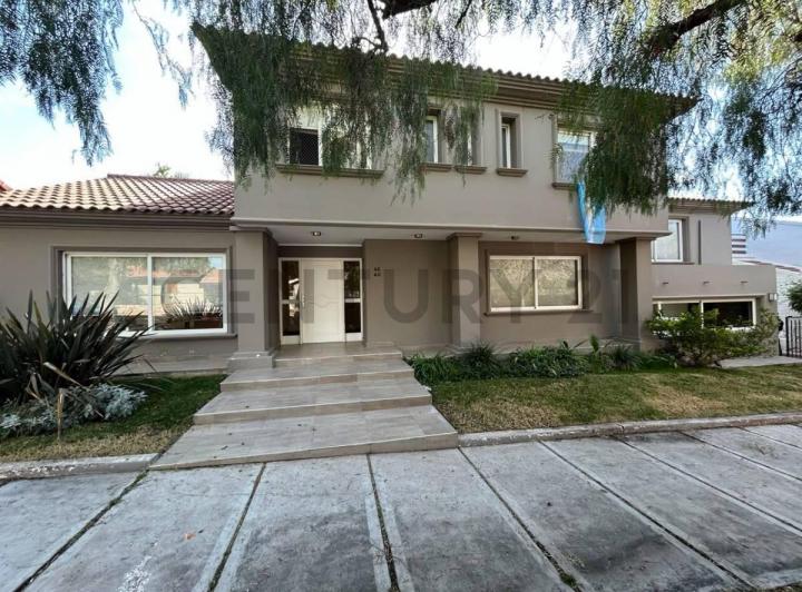 Casa · 415m² · 3 Dormitorios · 2 Cocheras