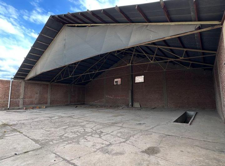 Bodega-Galpón · 350m² · 5 Ambientes
