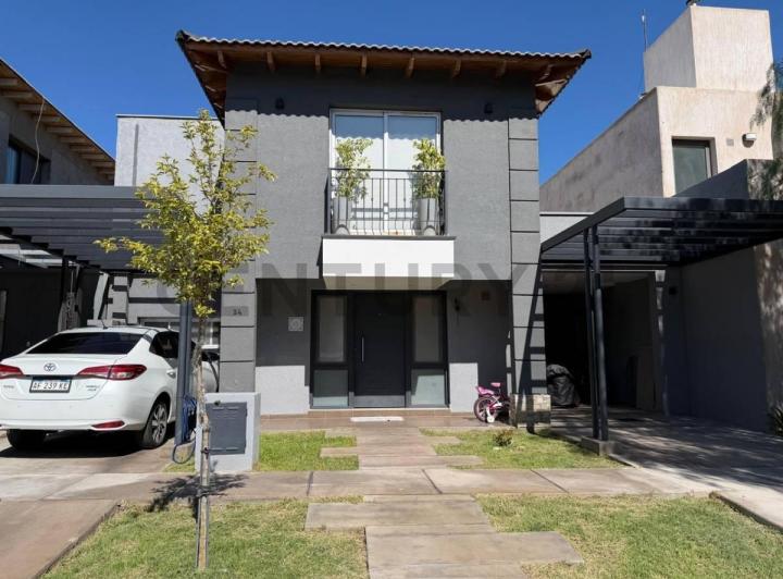 Casa · 200m² · 5 Ambientes · 2 Cocheras