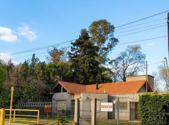 Casa · 200m² · 10 Ambientes · 1 Cochera