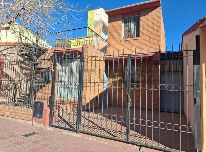 Casa · 200m² · 6 Ambientes