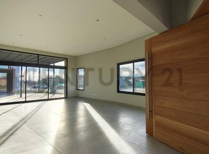 Casa · 163m² · 6 Ambientes · 2 Cocheras