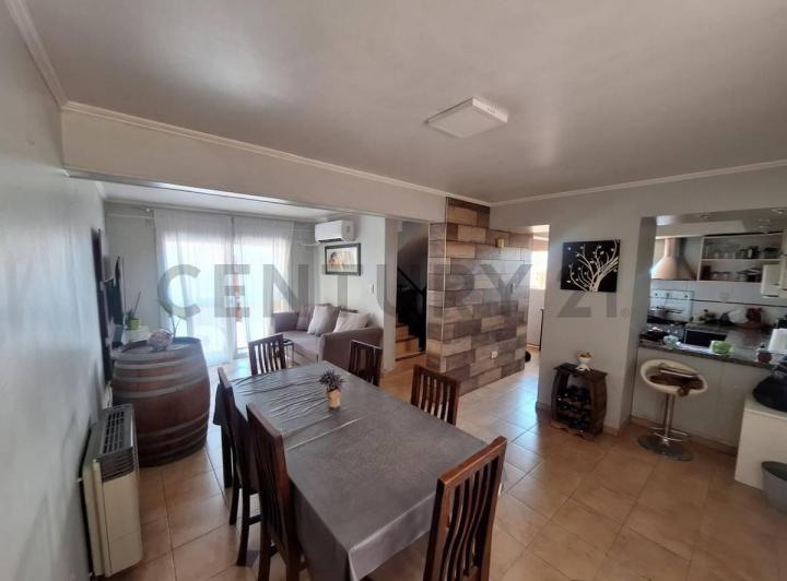 Casa · 98m² · 3 Dormitorios · 1 Cochera