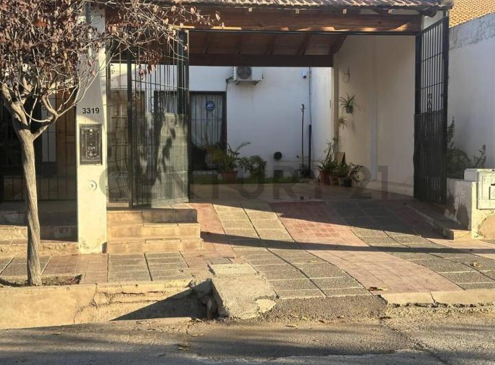 Casa · 144m² · 3 Ambientes · 2 Cocheras