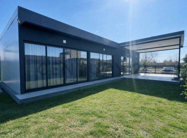 Casa · 115m² · 2 Ambientes · 2 Cocheras