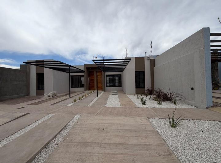 Casa · 90m² · 4 Ambientes · 1 Cochera