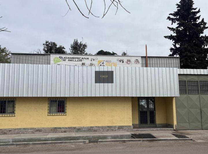 Bodega-Galpón · 450m² · 14 Ambientes