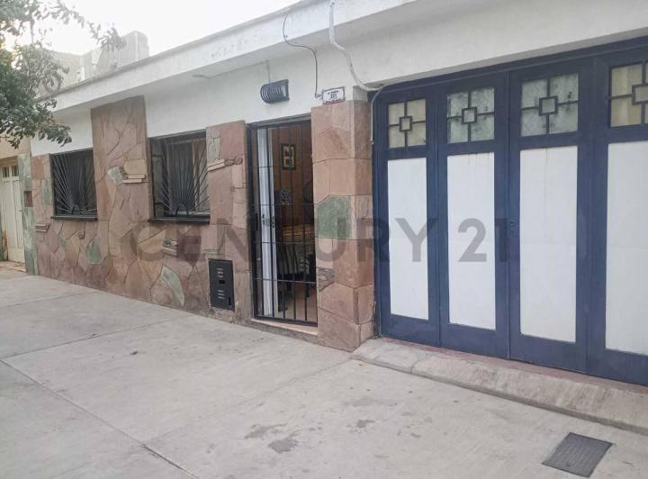 Casa · 144m² · 9 Ambientes · 1 Cochera