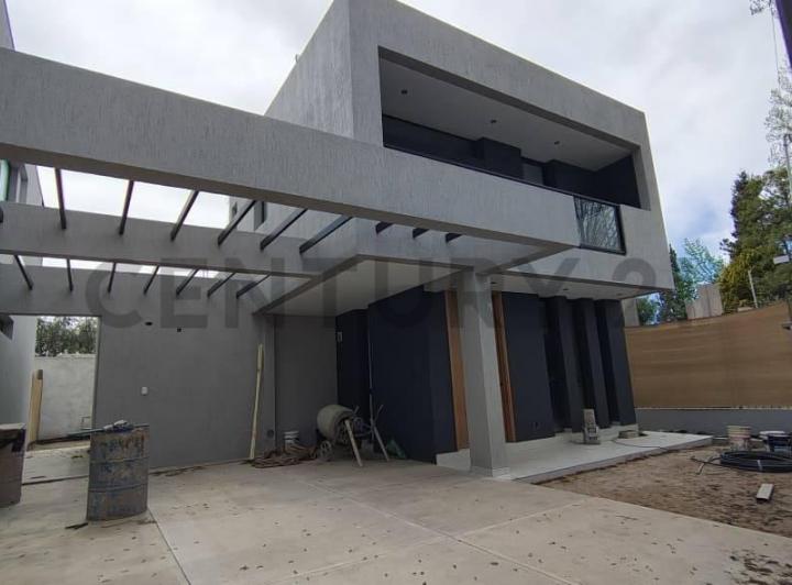 Casa · 150m² · 5 Ambientes · 1 Cochera