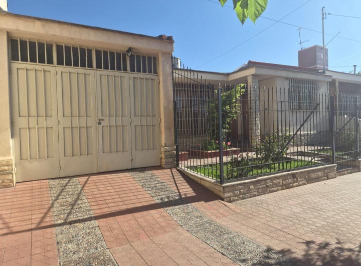 Casa · 138m² · 8 Ambientes