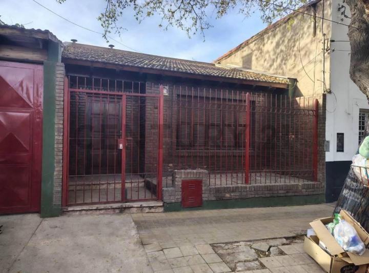 Casa · 300m² · 4 Dormitorios · 3 Cocheras