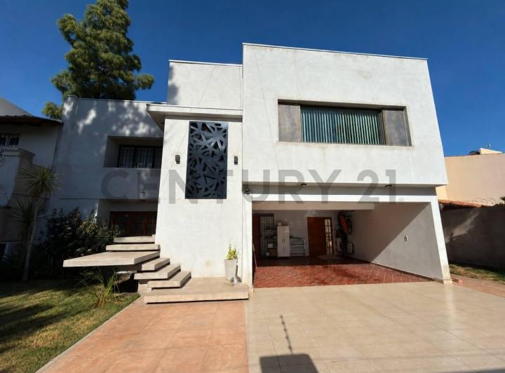 Casa · 313m² · 7 Ambientes